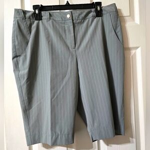 Annika Cutter & Buck Pinstripe Bermuda Golf Shorts, Gray & Lavender, Sz 12, EUC!